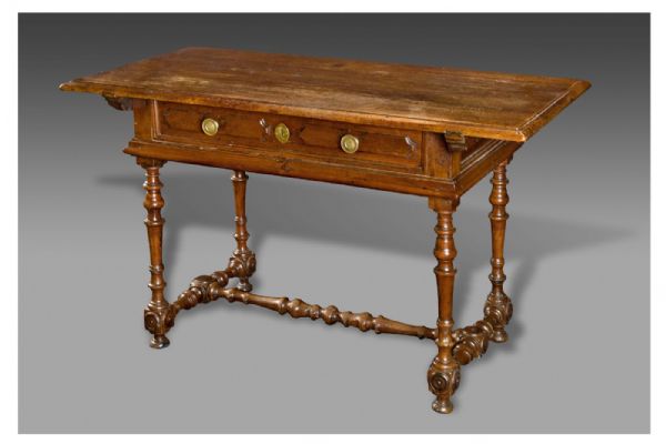 Elegant spool writing desk, Emilia 17th-18th century
    