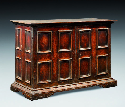 Important 17th century sideboard
    