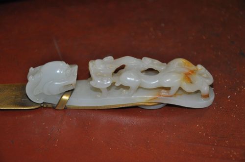 A CHINESE PALE CELADON JADE BELT HOOK