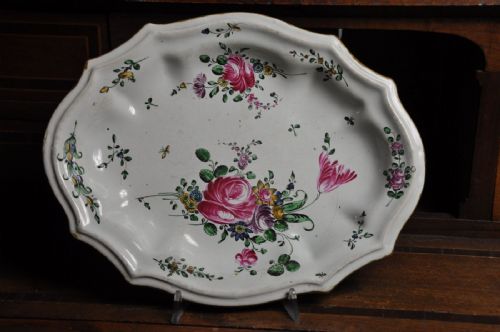 Flat oval shaped Pesaro decorum rose Sec. XVIII