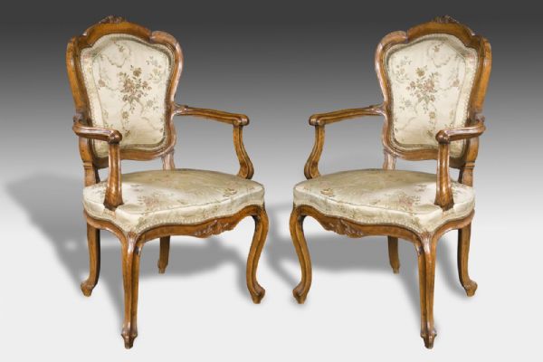 elegante par de sillones de Venecia Sec. XVIII
    