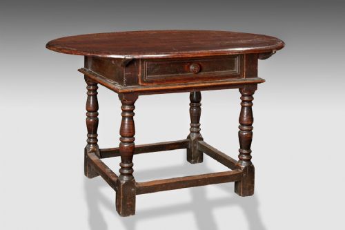 Table à bobine ovale Parme 17ème siècle
    