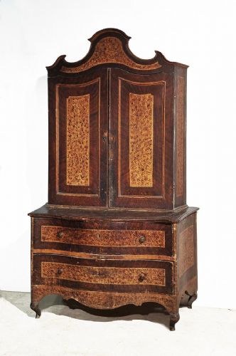 Rare two-body lacquered cabinet Modena 18th century
    