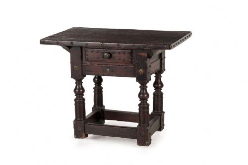 Rare table à bobine Bologne XVIIe siècle
    